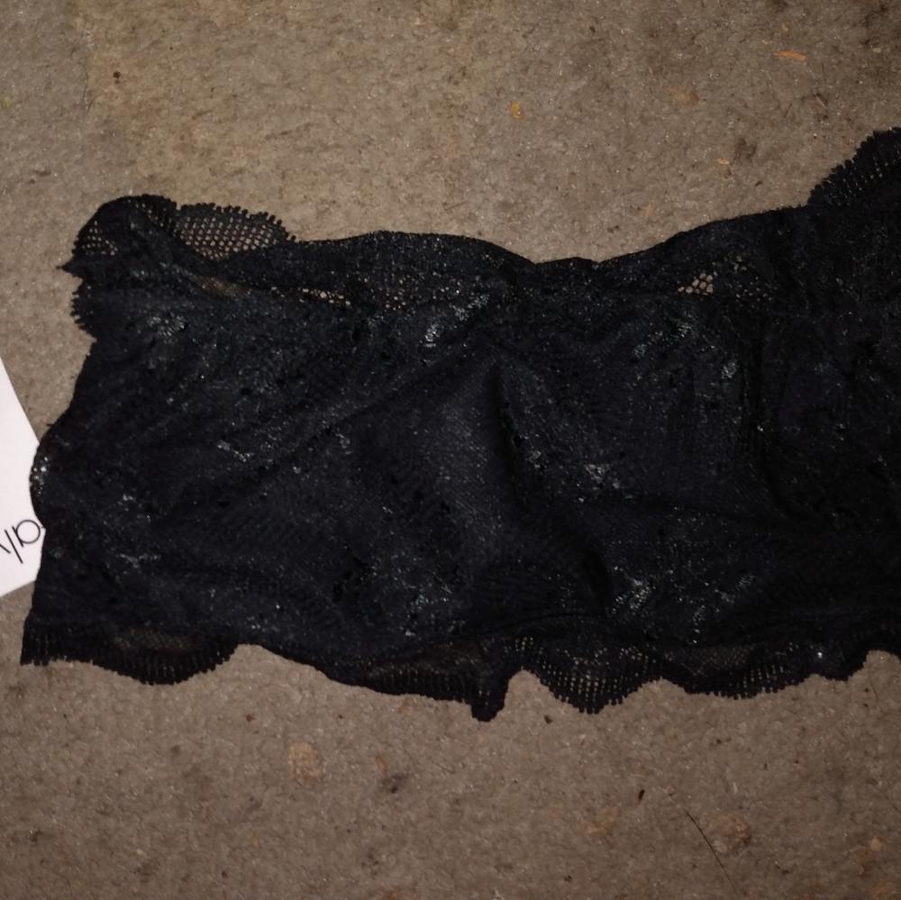 Flirty Black Lace Bandeau Strapless Bra No Padding